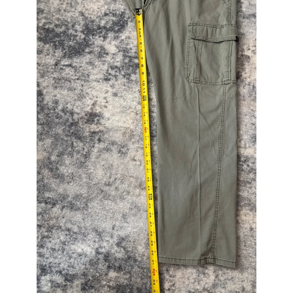 WRANGLER ATG All Terrain Gear Relaxed Cargo Pant Size 34x31 Green Hiking Outdoor
